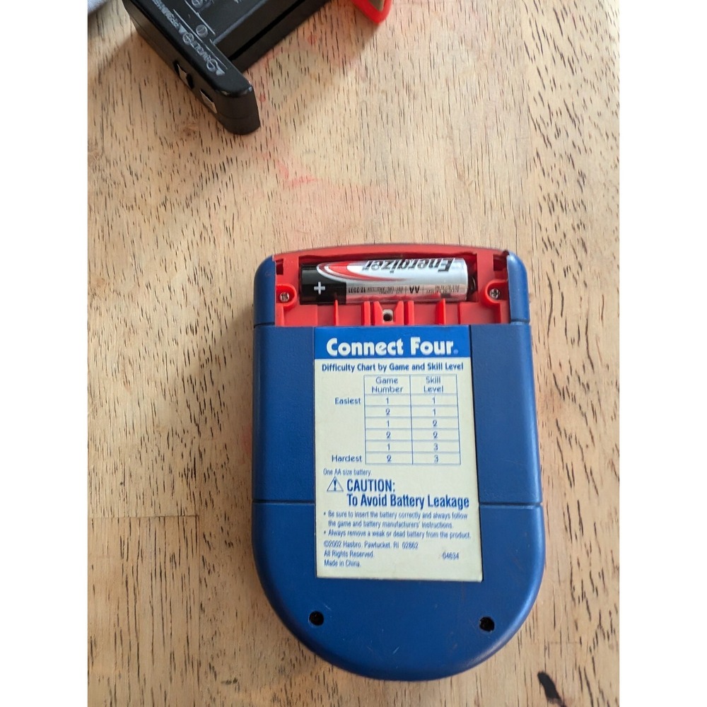 Connect Four Hasbro 2002 Red Handheld Electronic Game TESTED Works - Picture 3 of 6
